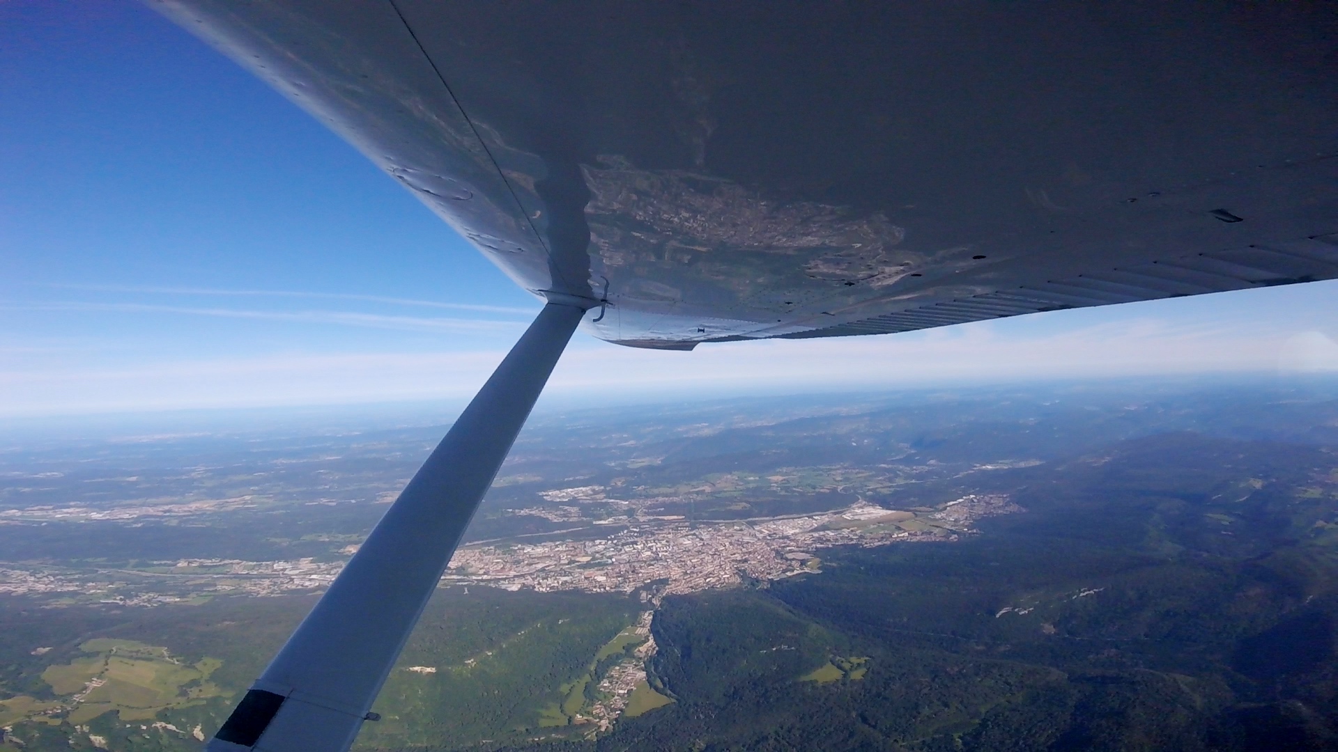 vue de l'avion saut en parachute