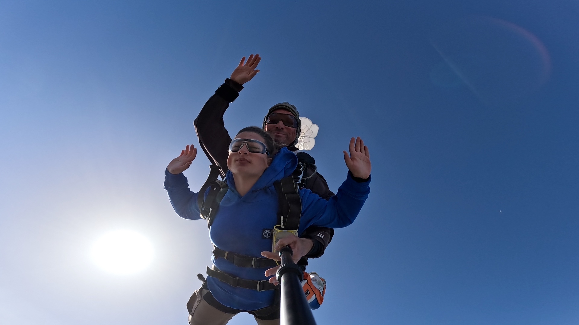 du vent qui déforme les visages pendant la chute libre