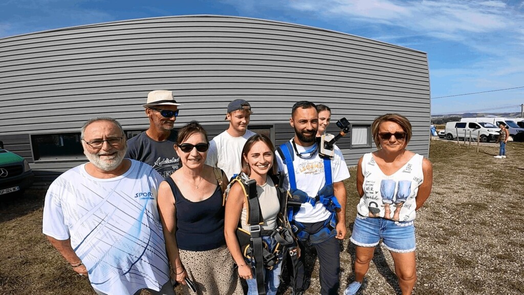 Famille présente pour un saut en parachute à Grenoble
