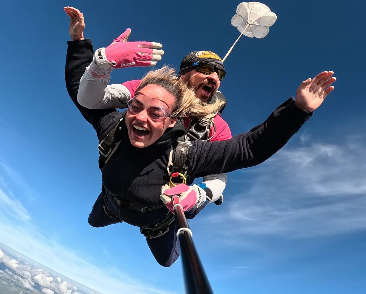 saut en parachute octobre rose en rhone alpes